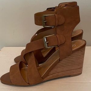 Crown Vintage Brown Sandals size 8.5